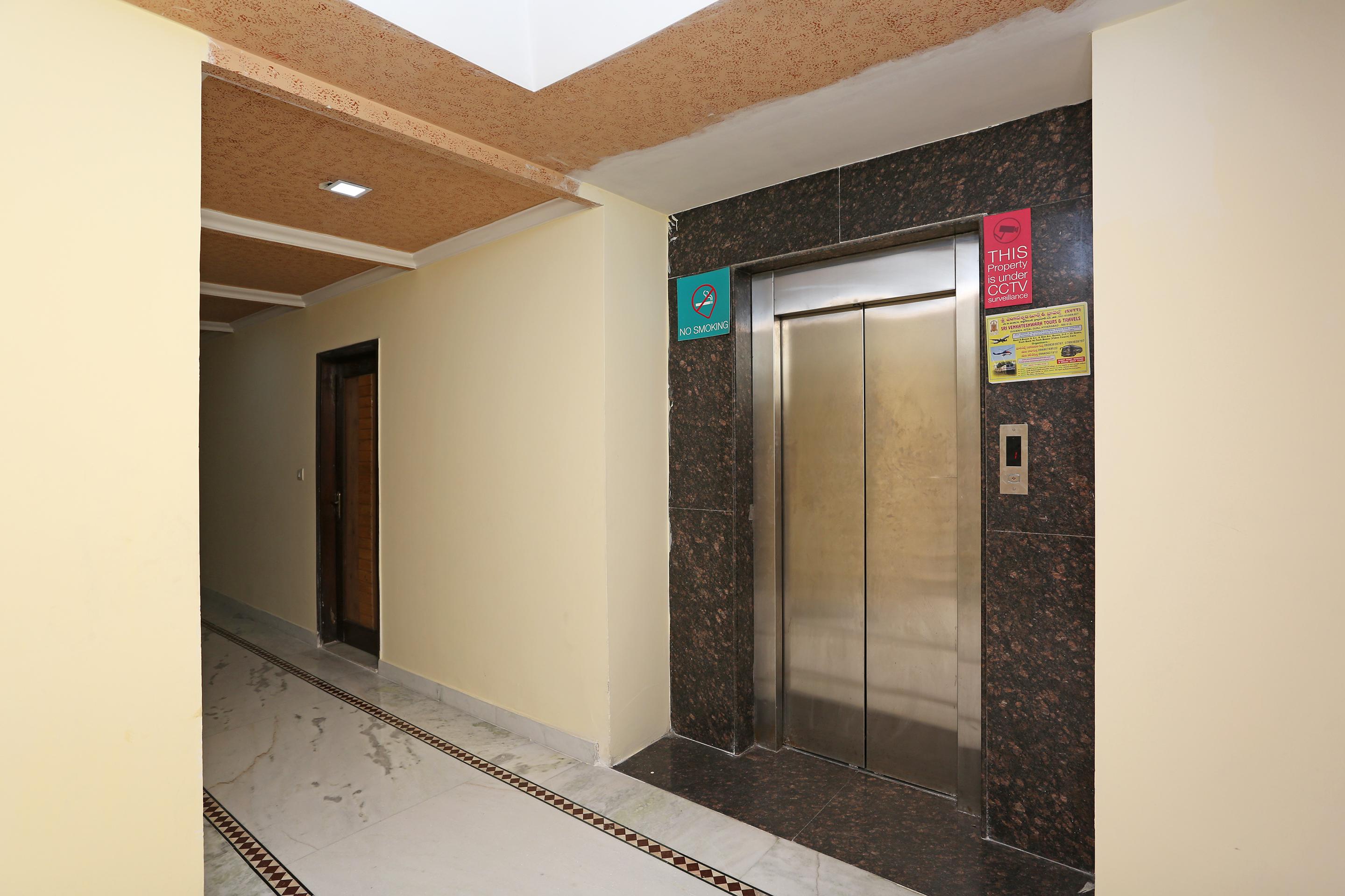 Oyo 337 Hotel Anand Delhi  Bagian luar foto