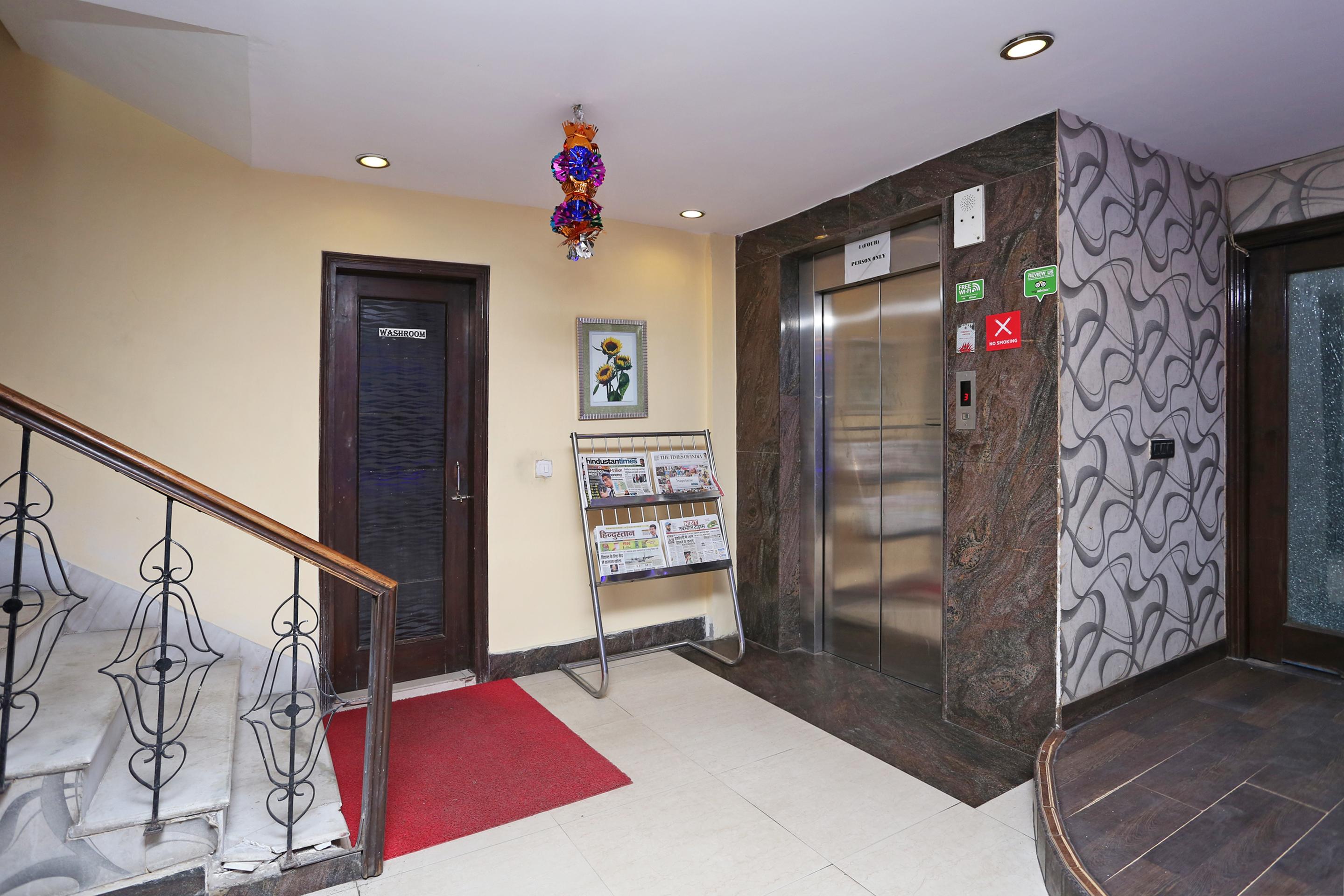 Oyo 337 Hotel Anand Delhi  Bagian luar foto
